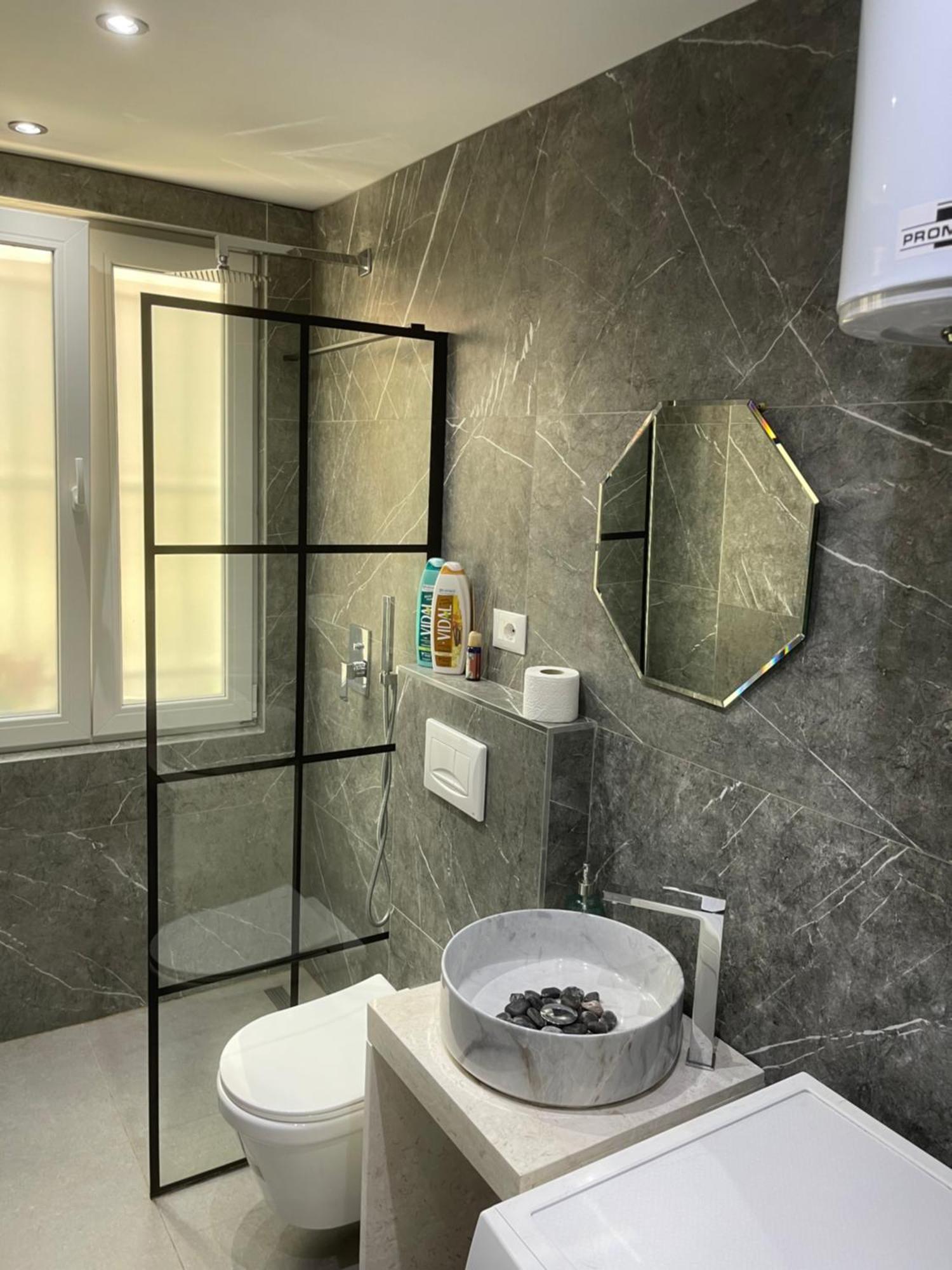 Midnight Apartments Tiranë Ngoại thất bức ảnh