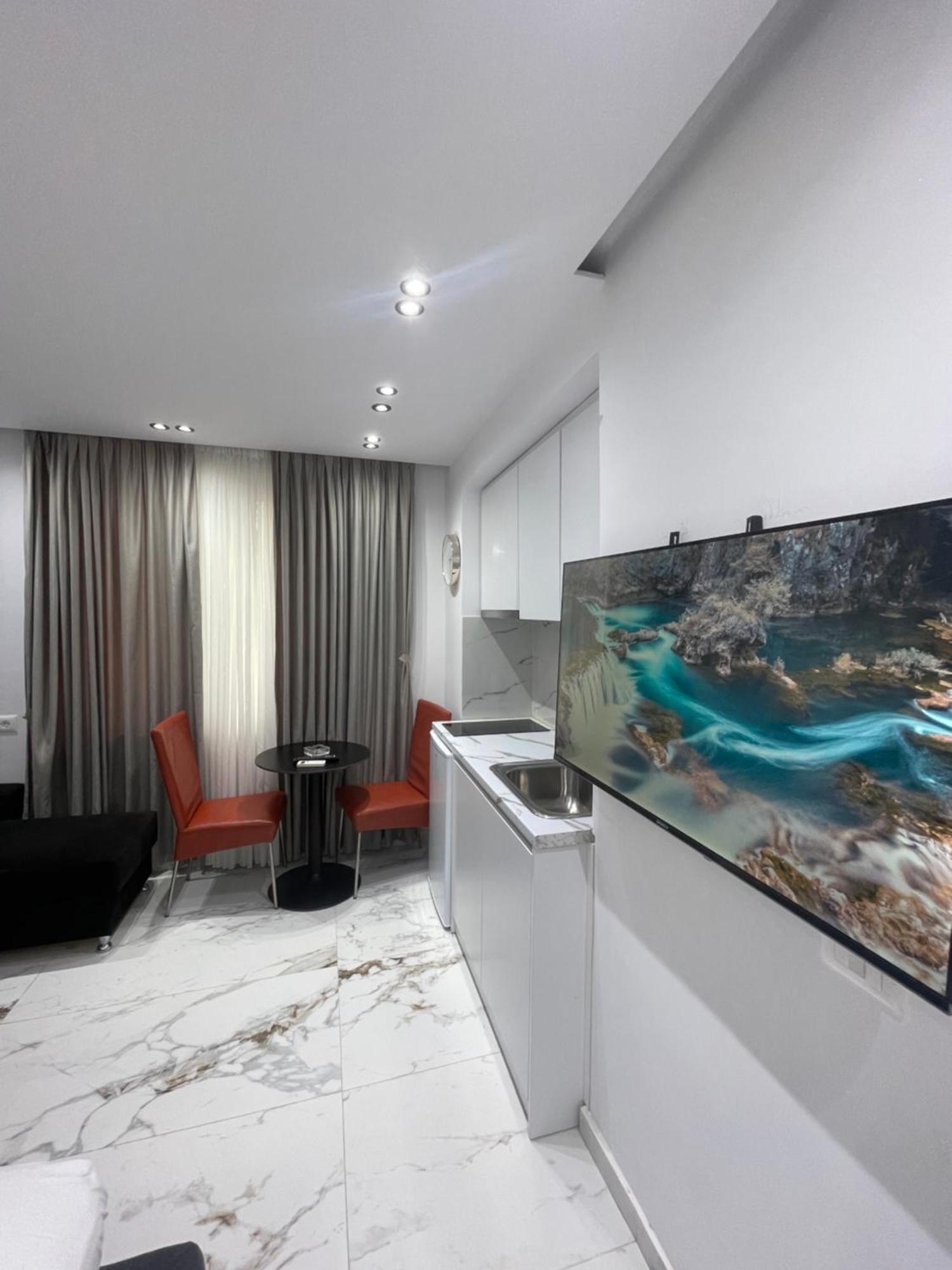 Midnight Apartments Tiranë Ngoại thất bức ảnh