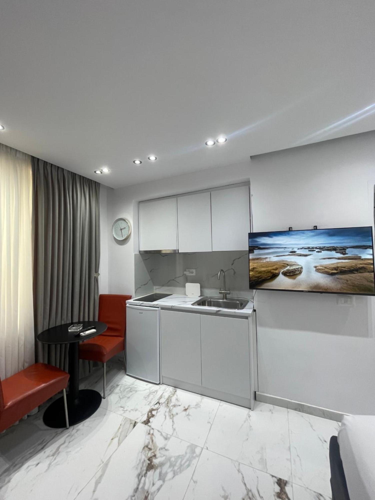 Midnight Apartments Tiranë Ngoại thất bức ảnh