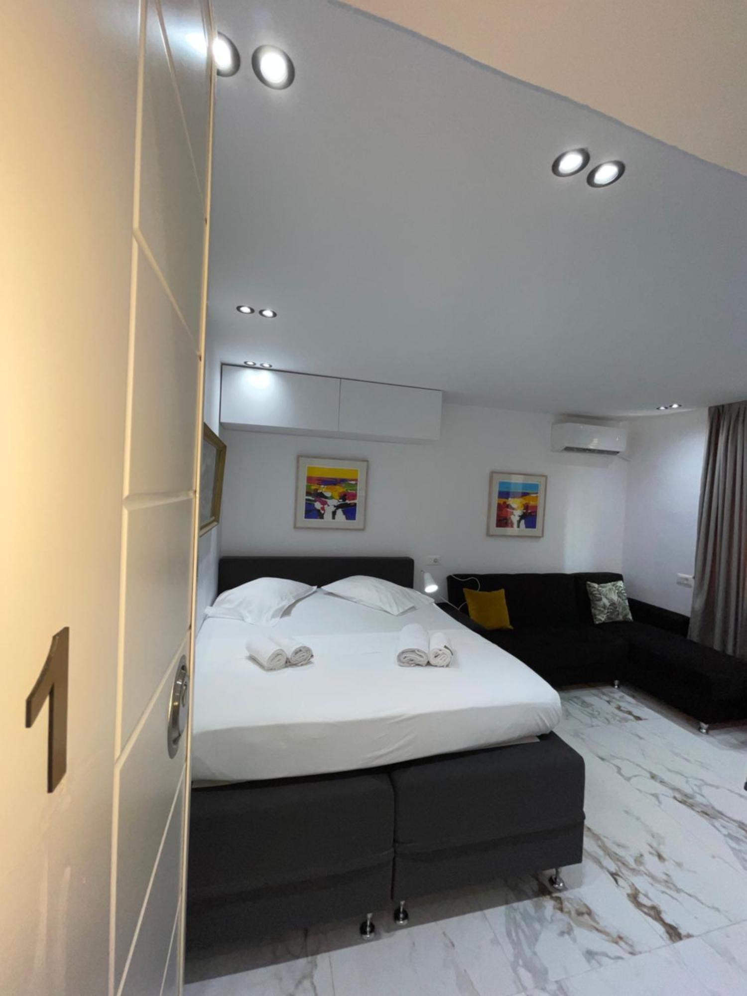 Midnight Apartments Tiranë Ngoại thất bức ảnh