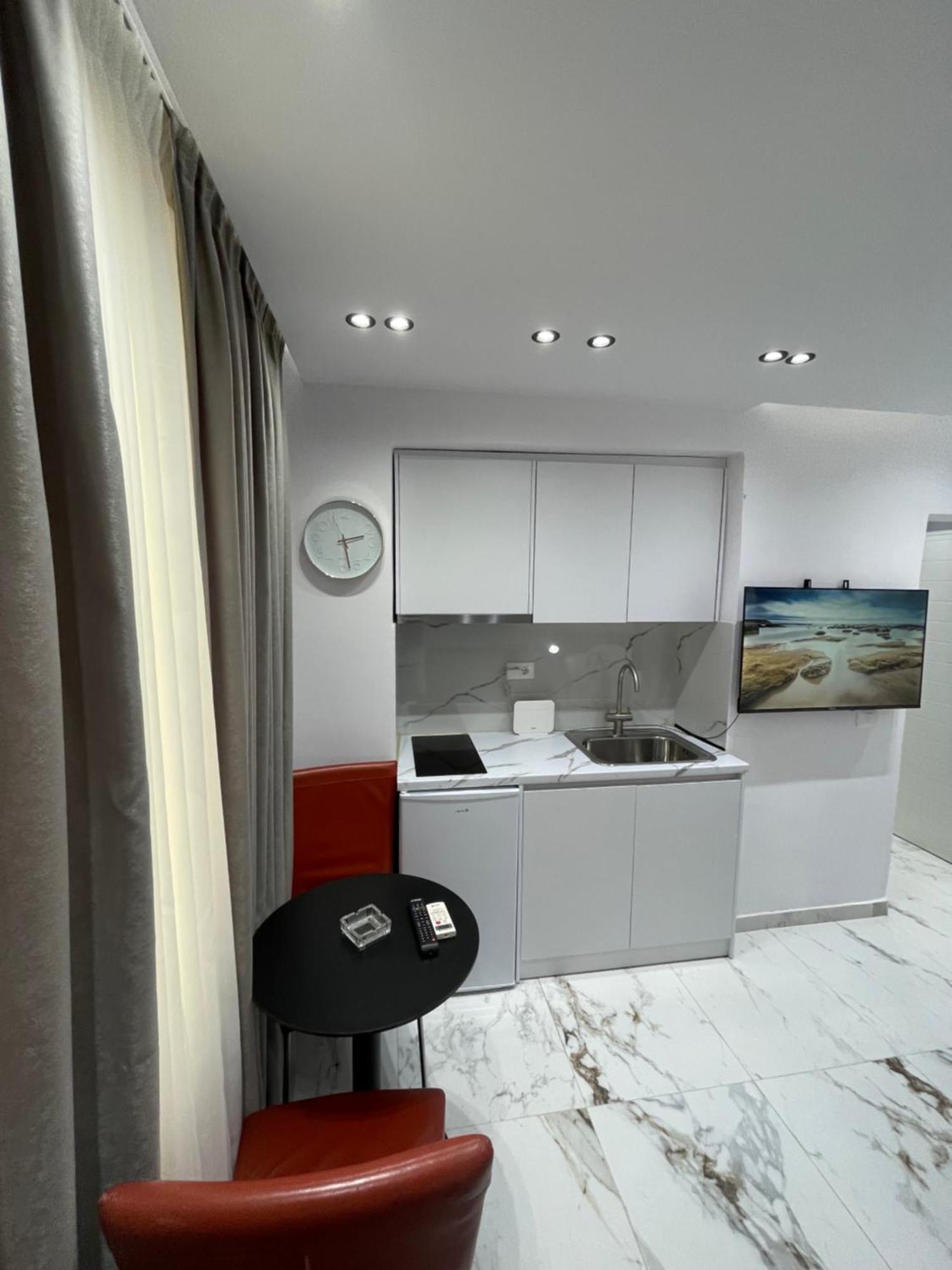 Midnight Apartments Tiranë Ngoại thất bức ảnh