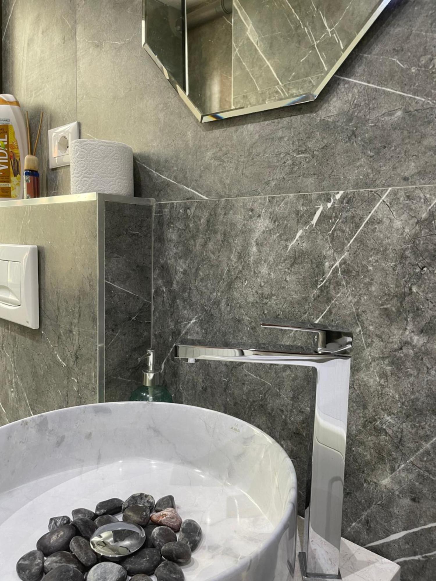 Midnight Apartments Tiranë Ngoại thất bức ảnh